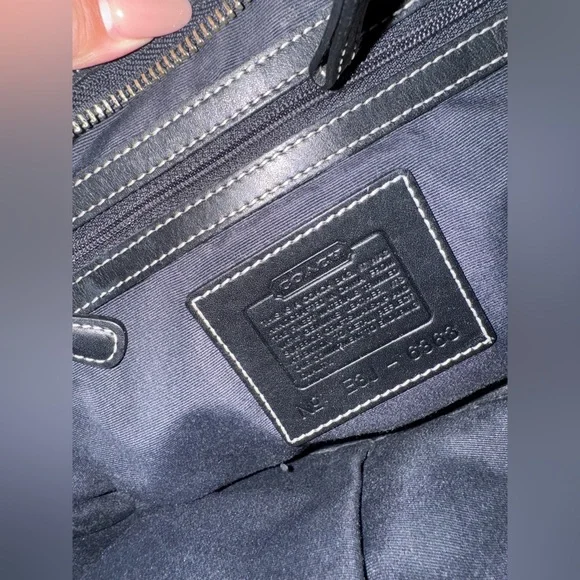 Black Coach Signature hobo bag - Picture 2 of 4